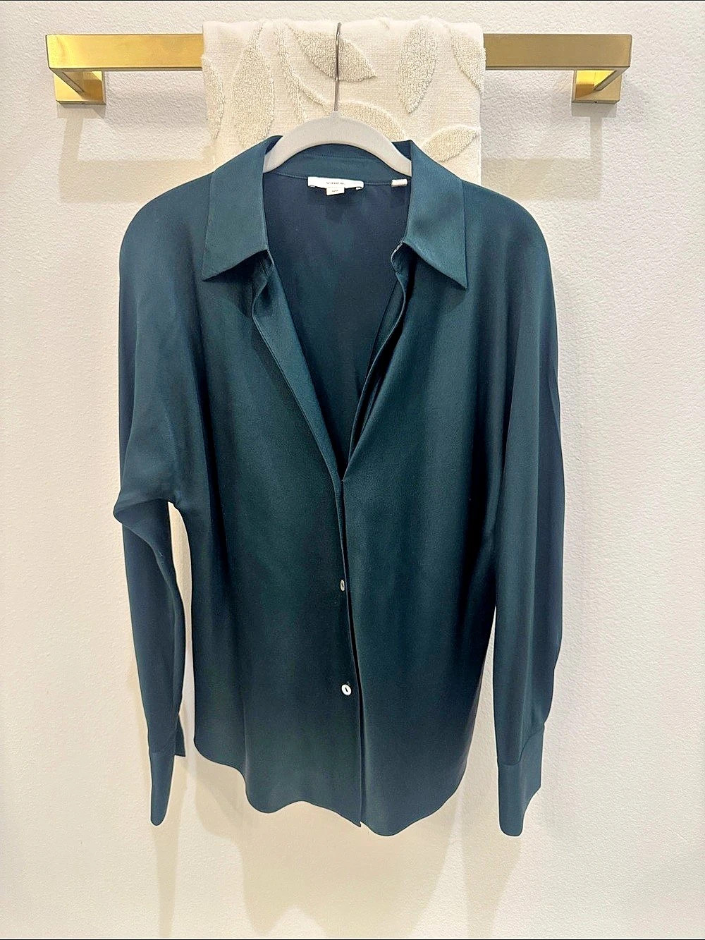 Vince. Silk Button-Front Blouse. Button Down Shirt Green Medium